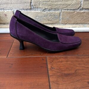 New Stuart Weitzman Purple Suede Heels